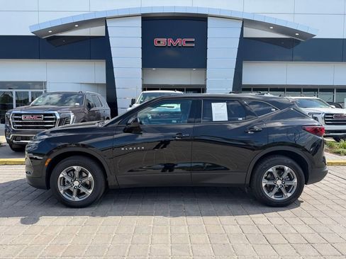 Used 2025 Chevrolet Blazer LT FWD image 1