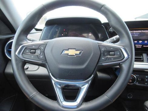 Used 2025 Chevrolet Trax LT w/ Driver Confidence Package FWD image 22