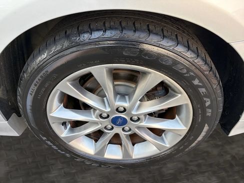 Used 2017 Ford Fusion SE FWD image 39