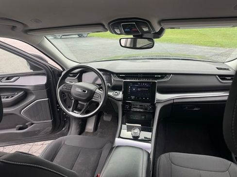 Used 2022 Jeep Grand Cherokee L Laredo w/ Luxury Tech Group I image 16