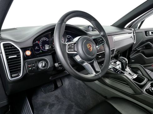 Used 2022 Porsche Cayenne image 4