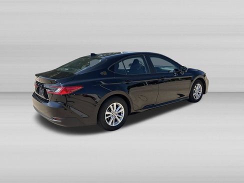 Used 2025 Toyota Camry LE FWD image 5