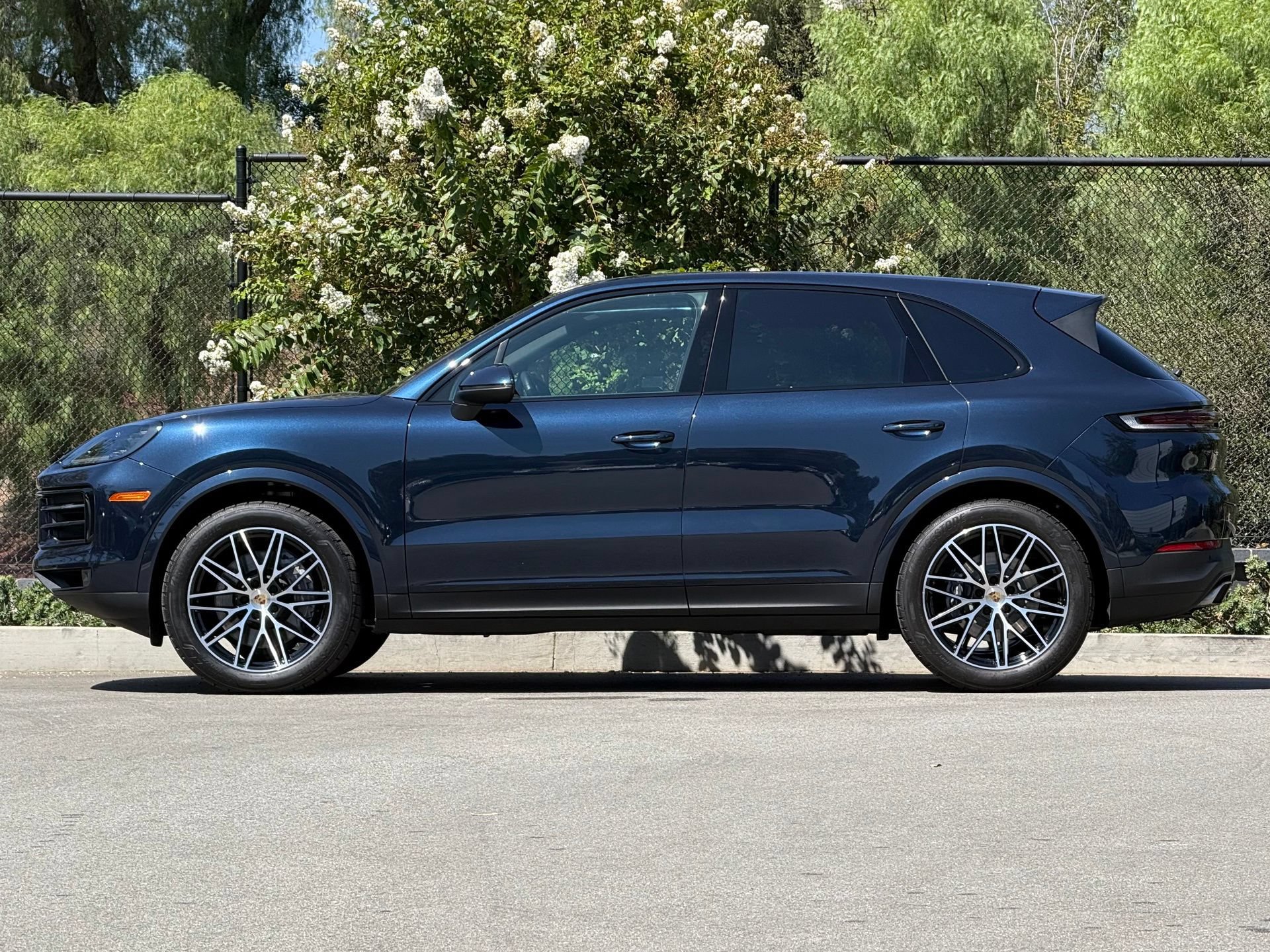 Certified 2024 Porsche Cayenne AWD/4WD image 2