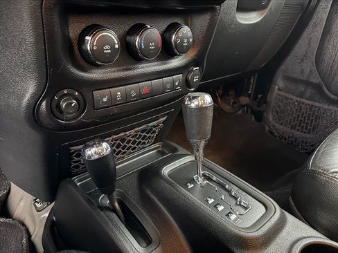 Used 2017 Jeep Wrangler Unlimited Sahara image 24