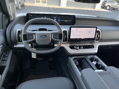 New 2025 Ford Expedition Max Active image 16