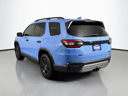 Certified 2025 Honda Pilot TrailSport image 7