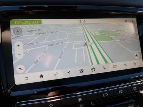 Used 2019 Jaguar XJ R-Sport image 30