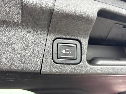 Used 2022 GMC Acadia SLE w/ Driver Convenience Package AWD/4WD image 17