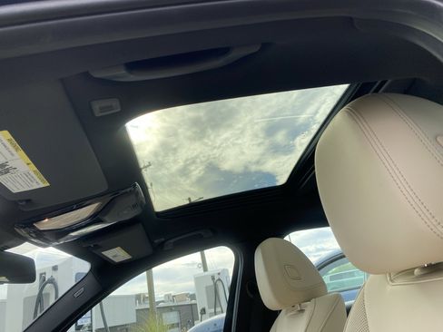 Used 2024 BMW 330i xDrive Sedan w/ Convenience Package image 23