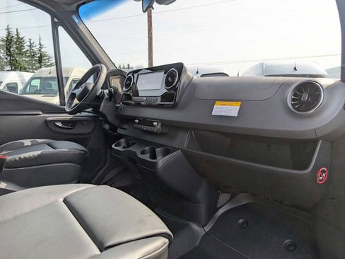 New 2025 Mercedes-Benz Sprinter 2500 image 12