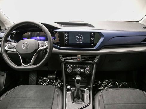 Used 2024 Volkswagen Taos SE w/ Panoramic Sunroof Package FWD image 13