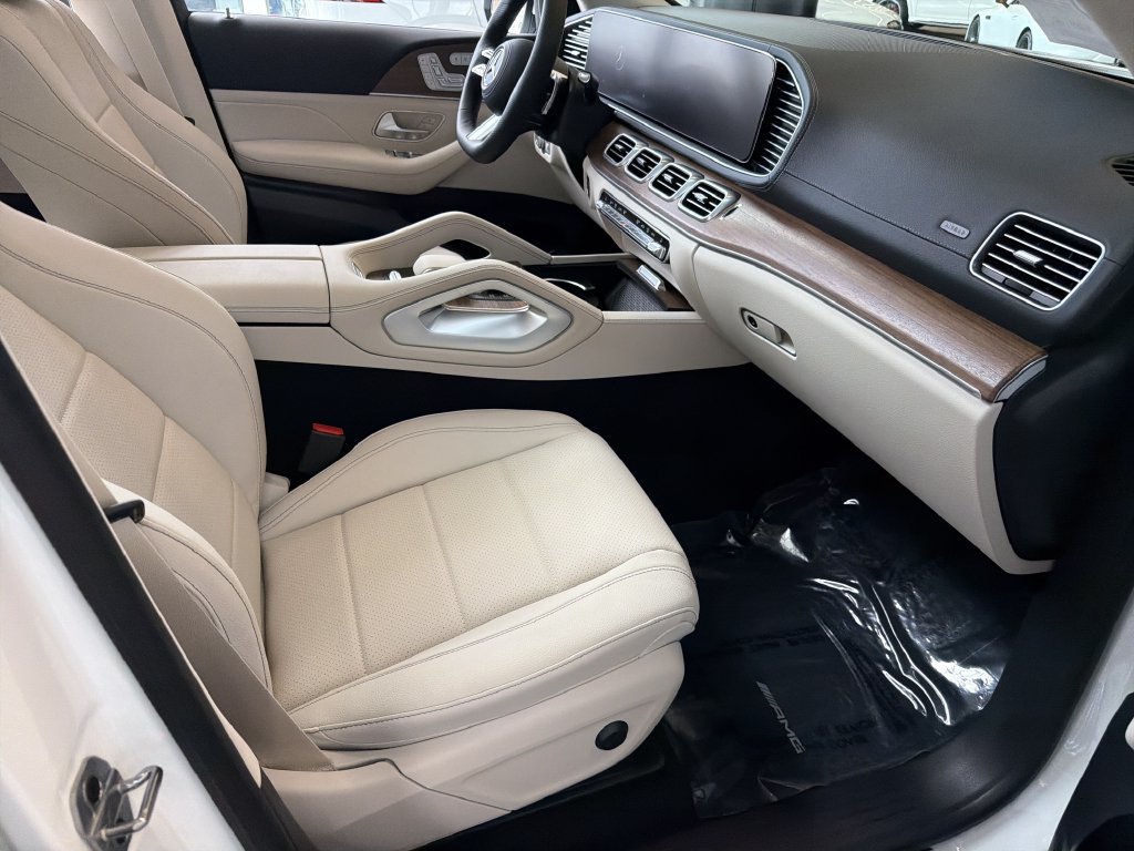 New 2026 Mercedes-Benz GLS 450 4MATIC image 11