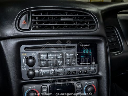 Used 1997 Chevrolet Corvette Coupe w/ Roof Pkg image 92