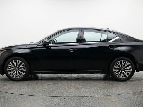 Used 2025 Nissan Altima 2.5 SV FWD image 5