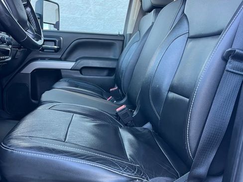 Used 2019 Chevrolet Silverado 3500 LT w/ LT Convenience Package image 8