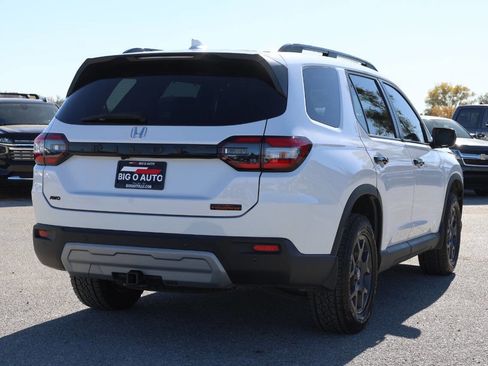 Used 2024 Honda Pilot TrailSport image 9