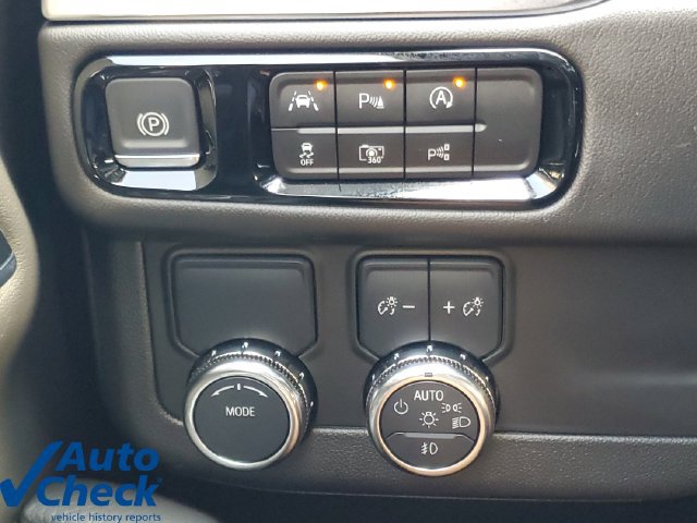 Used 2025 GMC Yukon XL Denali w/ Sun & Power Step Package RWD image 27