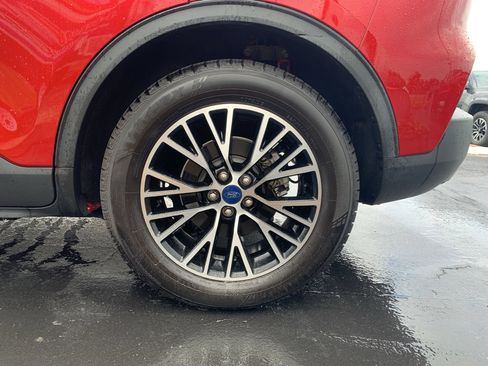 Used 2022 Ford Escape SEL w/ Class II Trailer Tow Package image 32