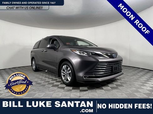 Used 2023 Toyota Sienna Limited image 1