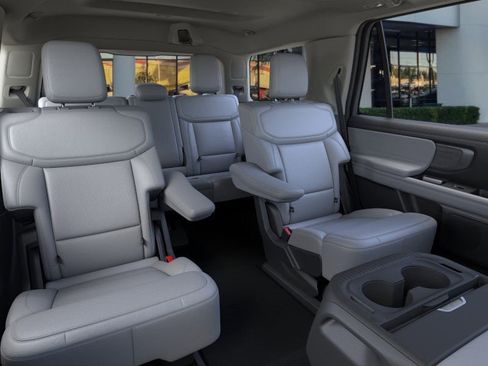New 2026 Ford Expedition Platinum image 11