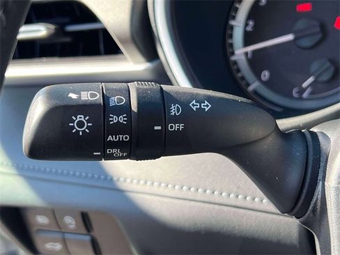 Certified 2024 Toyota Highlander XLE image 30