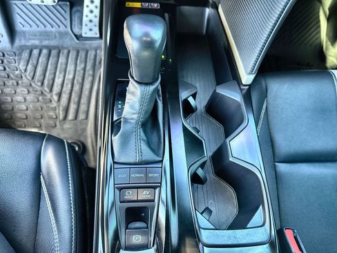 Used 2025 Toyota Camry SE image 15