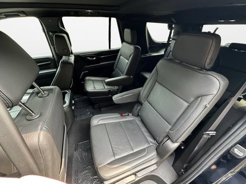 Used 2021 GMC Yukon Denali w/ Denali Premium Package AWD/4WD image 13