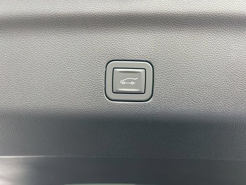Used 2026 Chevrolet Suburban Z71 w/ Comfort Package AWD/4WD image 39