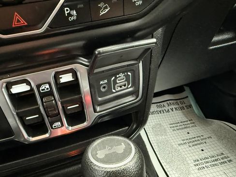 Used 2021 Jeep Wrangler Unlimited Sport AWD/4WD image 50