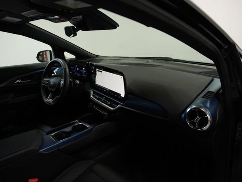 Used 2025 Chevrolet Equinox EV LT w/ Convenience Package image 17