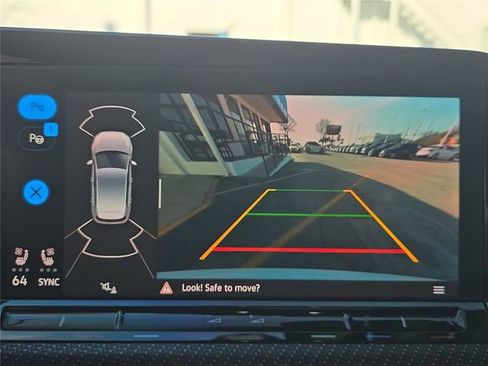 Used 2022 Volkswagen Golf R image 18