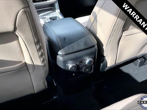 Used 2022 Ford Explorer XLT w/ Equipment Group 202A image 10