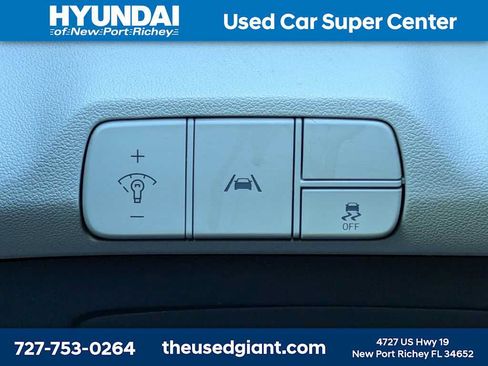 Used 2023 Hyundai Elantra Limited w/ Preferred Accessory Package FWD image 28