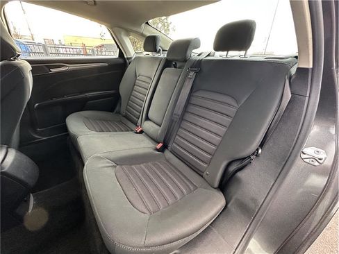 Used 2018 Ford Fusion SE image 21