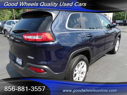 Used 2016 Jeep Cherokee Latitude w/ Cold Weather Group AWD/4WD image 5