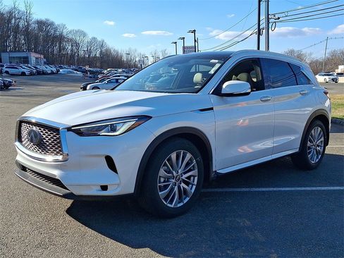 New 2025 INFINITI QX50 Luxe image 2
