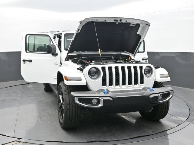 Used 2023 Jeep Wrangler Unlimited Sahara w/ Cold Weather Group AWD/4WD image 60