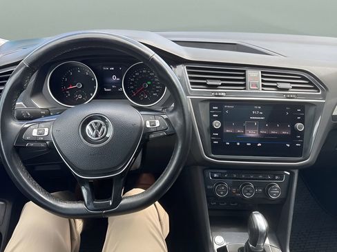 Used 2018 Volkswagen Tiguan SEL image 11