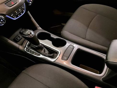 Used 2019 Chevrolet Cruze LT FWD image 16