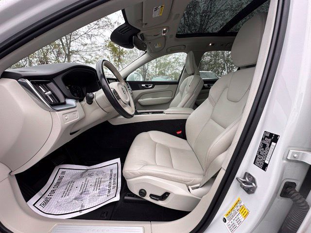 Used 2020 Volvo XC60 T5 Momentum FWD image 26