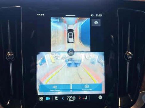 Used 2025 Volvo V60 B5 Cross Country Plus image 10