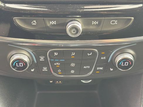 Used 2021 Chevrolet Traverse RS image 34