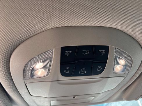 Used 2024 Chrysler Pacifica Touring-L FWD image 24