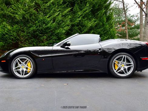 Used 2016 Ferrari California T image 3