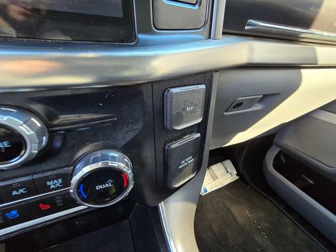 Used 2023 Ford F150 Lariat image 14