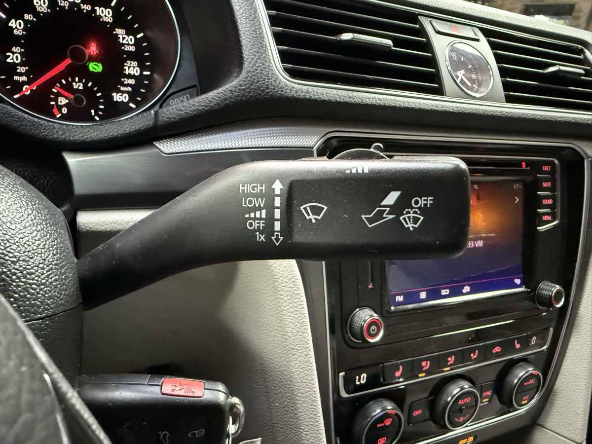 Used 2017 Volkswagen Passat 1.8T R-Line FWD image 17