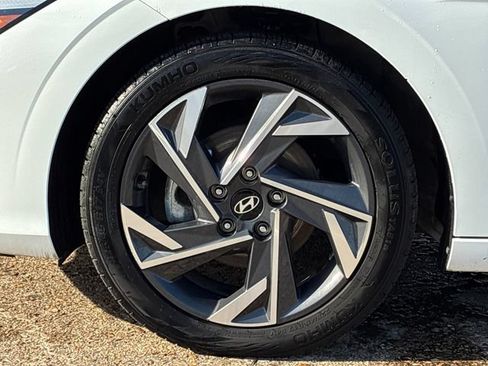 Used 2025 Hyundai Elantra Limited FWD image 29