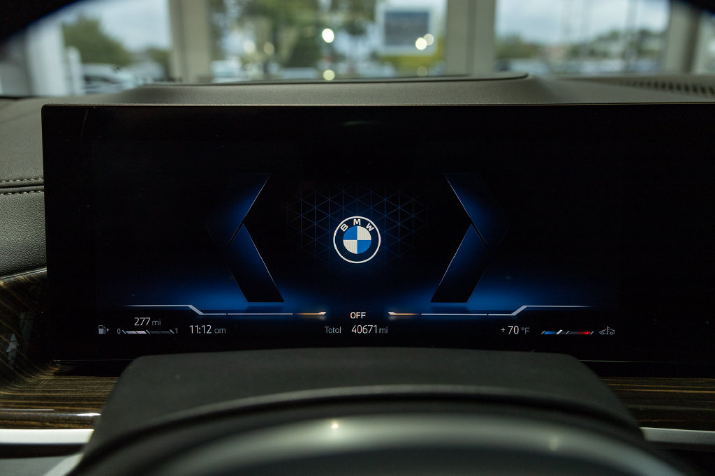 Used 2024 BMW X5 xDrive40i w/ M Sport Package AWD/4WD image 21