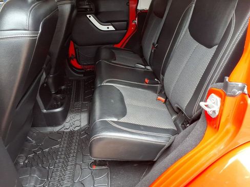 Used 2015 Jeep Wrangler Unlimited Sahara image 15