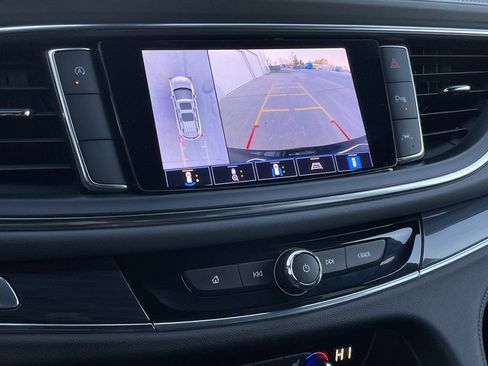 Used 2022 Buick Enclave Premium image 18